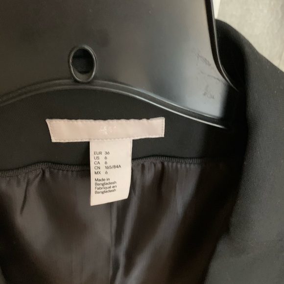 H&M black fitted blazer - Picture 2 of 3